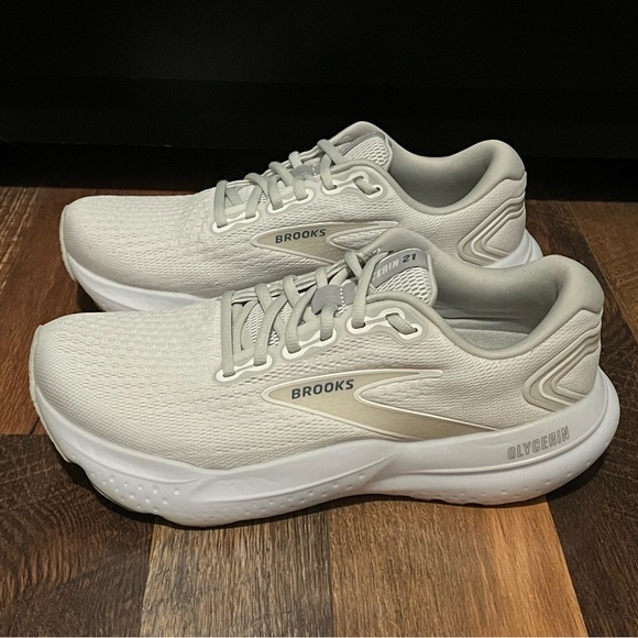 EUC Women’s Brooks Glycerin Cream and White Size 9 - Picture 6 of 13